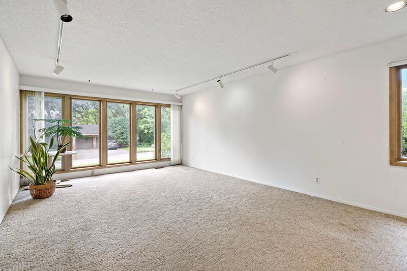 15024 Highland Trl, Minnetonka, MN 55345
