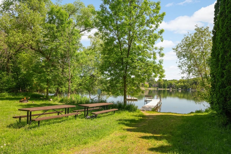 400 Cimarron Cir, Chanhassen, MN 55317