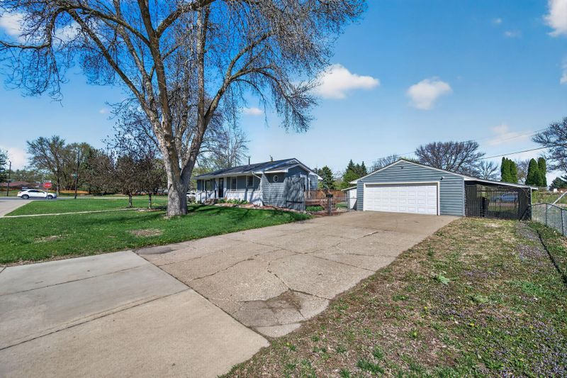 6842 Drew Ave N, Brooklyn Center, MN 55429
