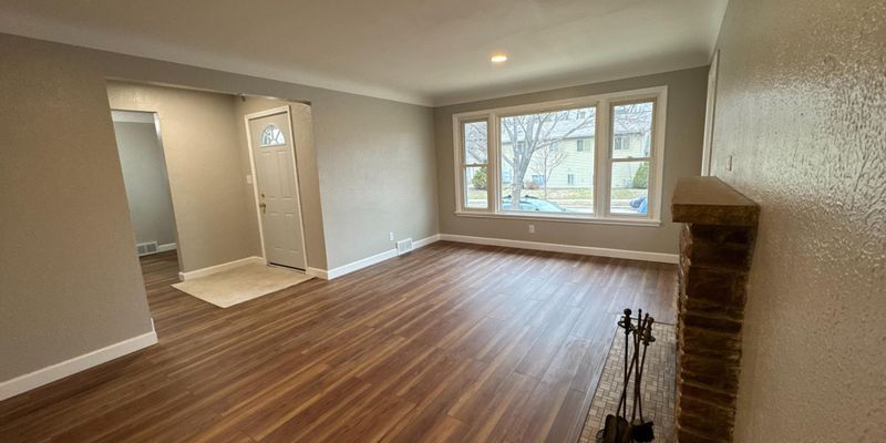 42 Baker St W, Saint Paul, MN 55107