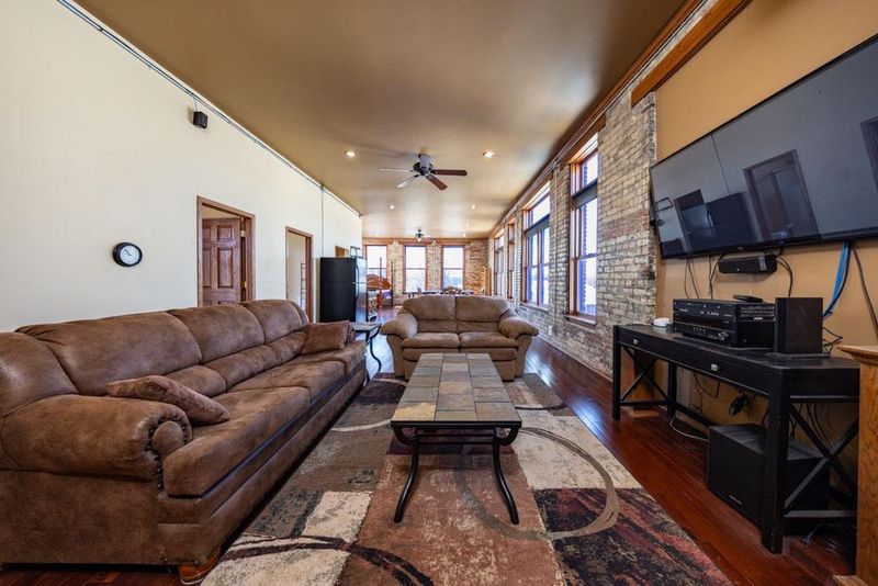 19 2nd Ave SE, Fairfax, MN 55332