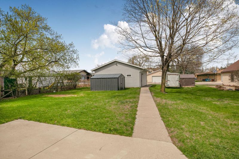 42 1st St SE, Richmond, MN 56368