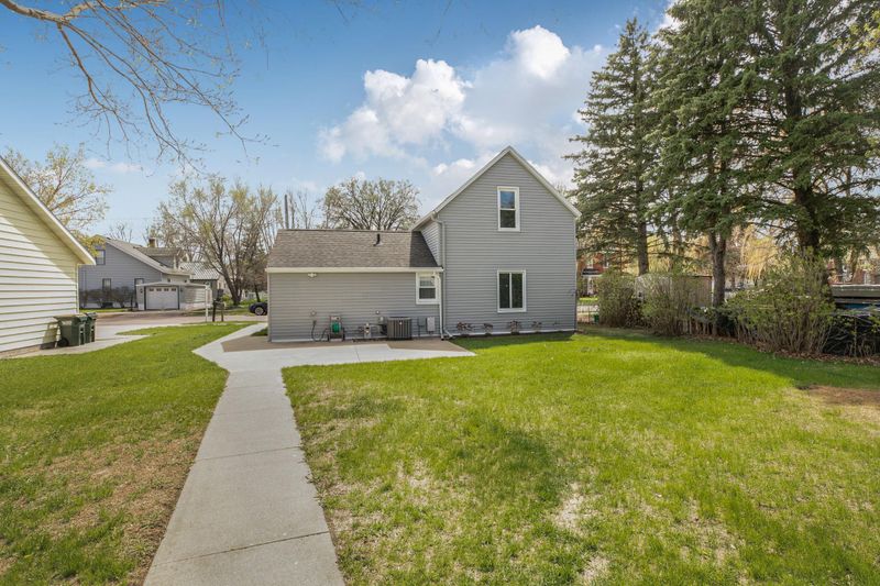 42 1st St SE, Richmond, MN 56368