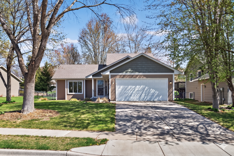 9510 Parkside Trl, Champlin, MN 55316