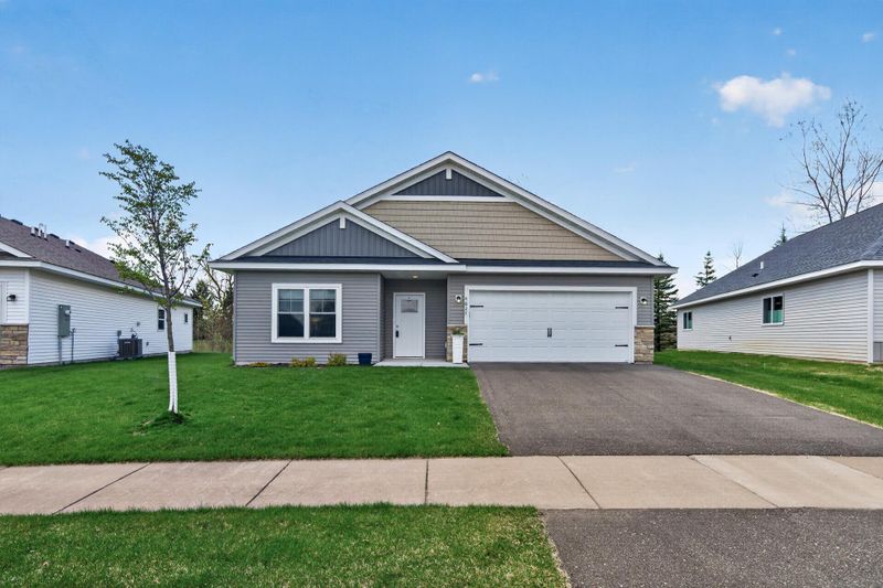 4827 Education Dr N, Hugo, MN 55038
