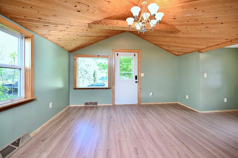 959 W 2nd St, Winona, MN 55987