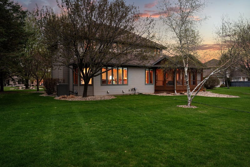 805 27th St SW, Austin, MN 55912