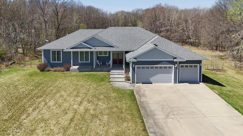 21530 Nightingale St NW, Cedar, MN 55011