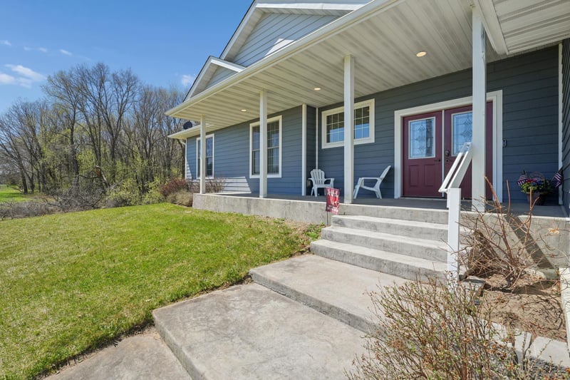 21530 Nightingale St NW, Cedar, MN 55011