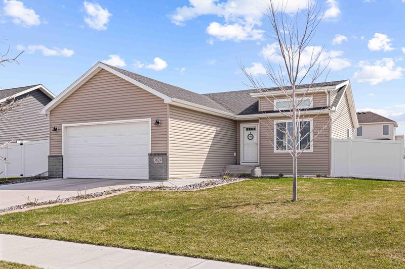3824 16th St S, Moorhead, MN 56560