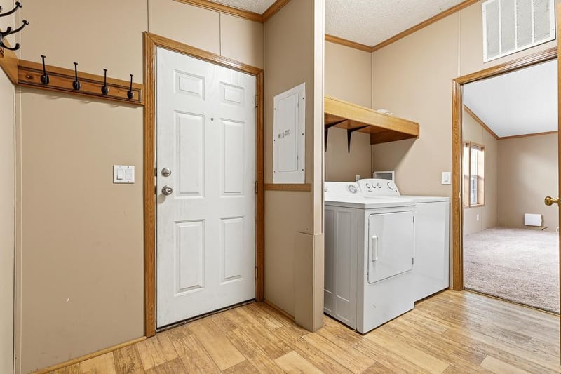 501 Cedar St, Milroy, MN 56263