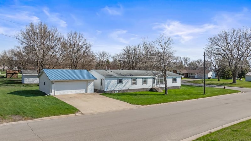 501 Cedar St, Milroy, MN 56263