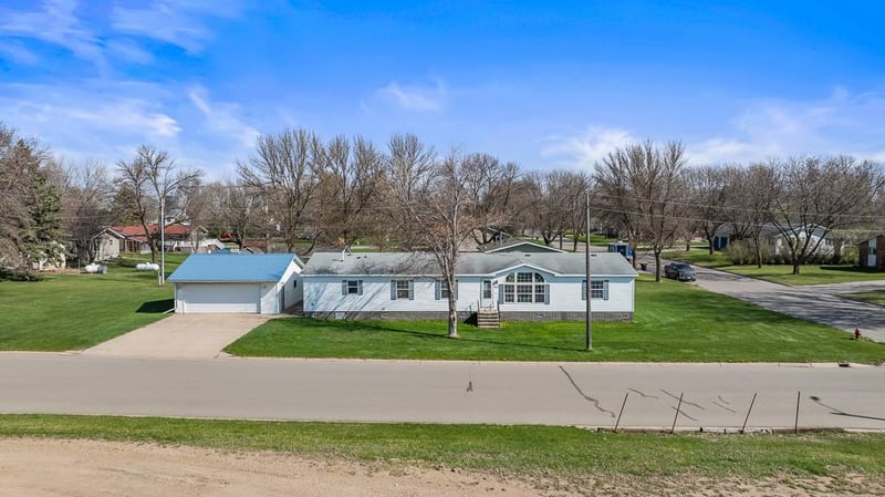 501 Cedar St, Milroy, MN 56263