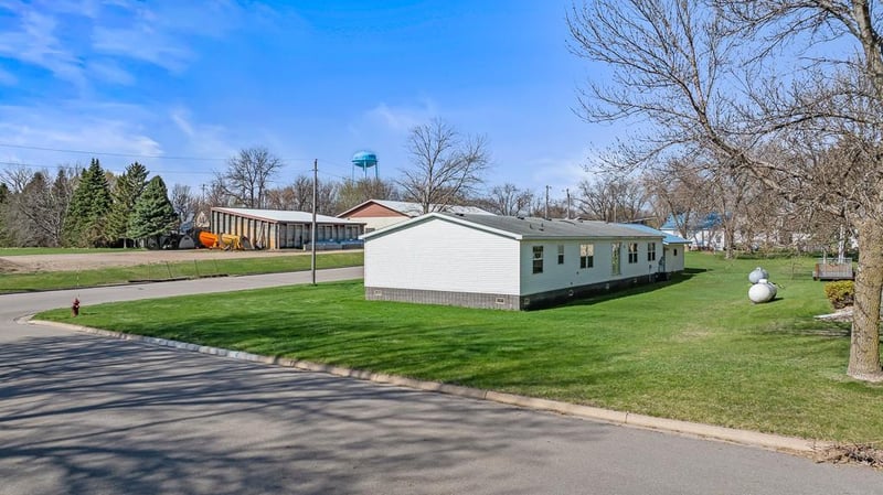 501 Cedar St, Milroy, MN 56263