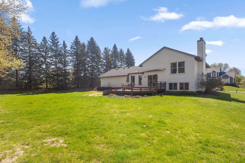 699 Calvin Ct, Eagan, MN 55123