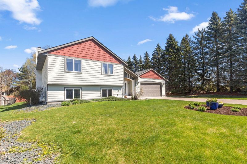 699 Calvin Ct, Eagan, MN 55123