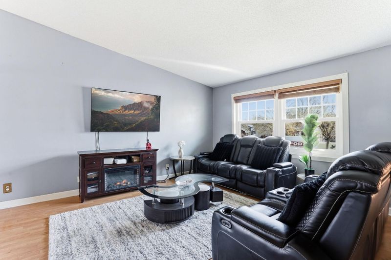 7637 Fairfield Rd, Brooklyn Park, MN 55444