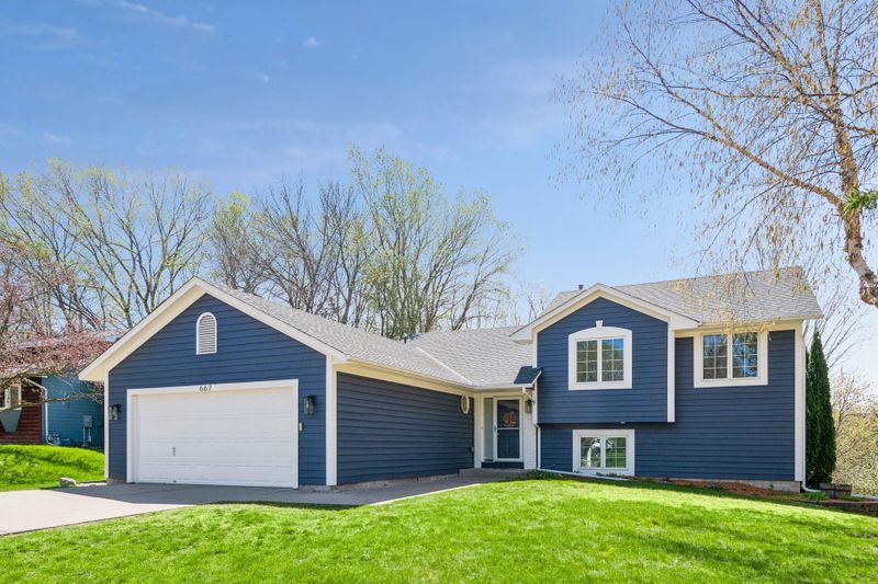 667 Liberty Heights Dr, Chaska, MN 55318