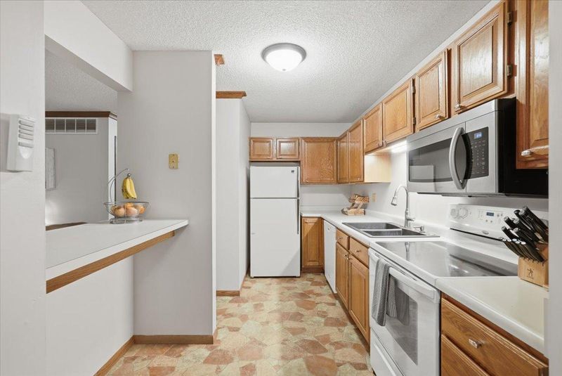 1381 Berry Ridge Rd #404, Eagan, MN 55123