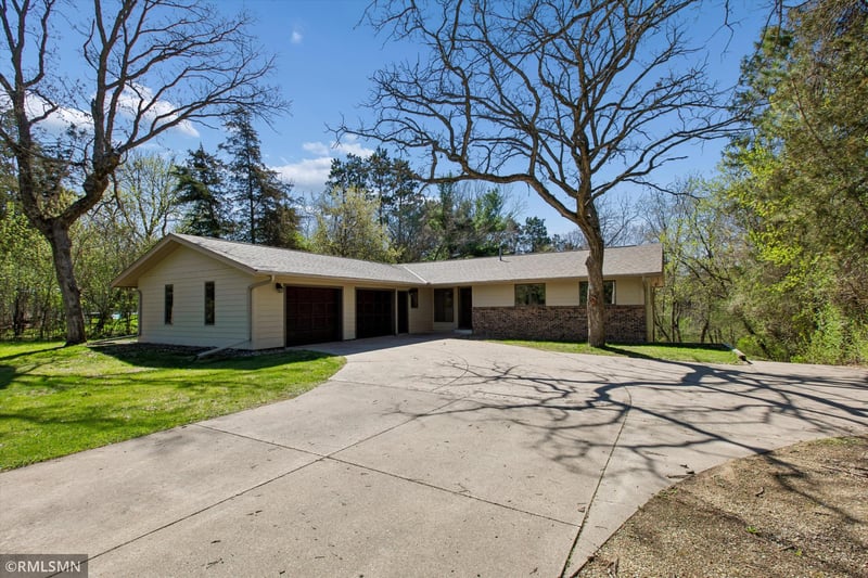 5904 325th St, Cannon Falls, MN 55009