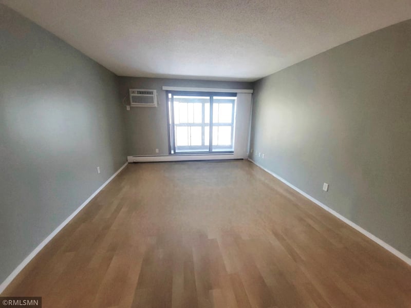 1871 Silver Bell Rd #321, Eagan, MN 55122