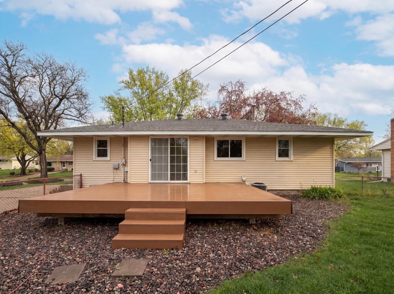 2807 Ohenry Rd, Brooklyn Center, MN 55430
