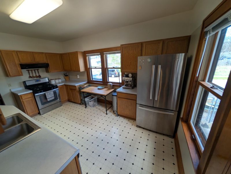 2324 Dupont Ave N, Minneapolis, MN 55411