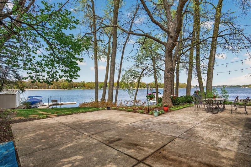 799 Heinel Dr, Roseville, MN 55113
