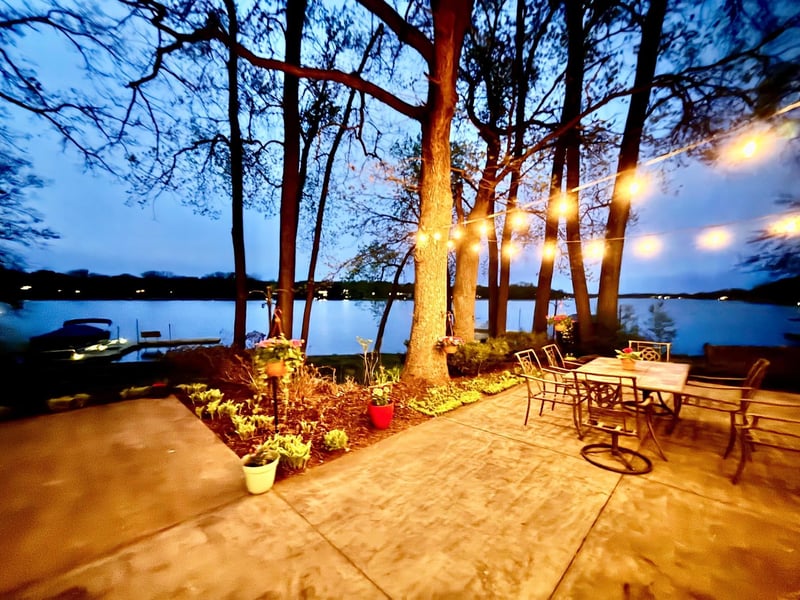 799 Heinel Dr, Roseville, MN 55113