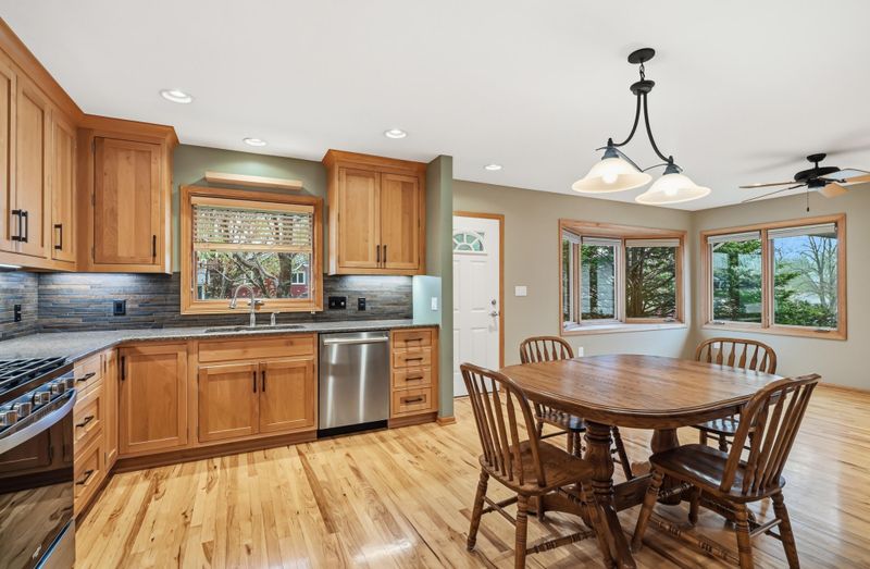 820 26th St NW, Rochester, MN 55901