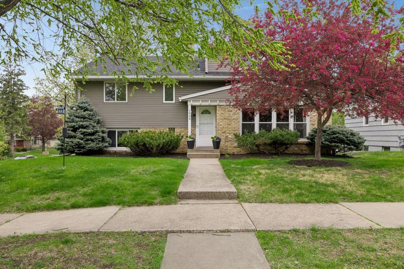 1939 Munster Ave, Saint Paul, MN 55116