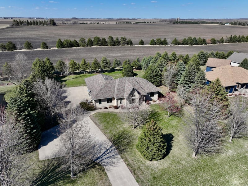 58 Valhalla Rd, Slayton, MN 56172