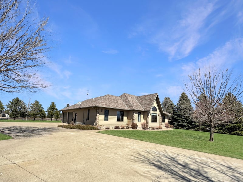 58 Valhalla Rd, Slayton, MN 56172