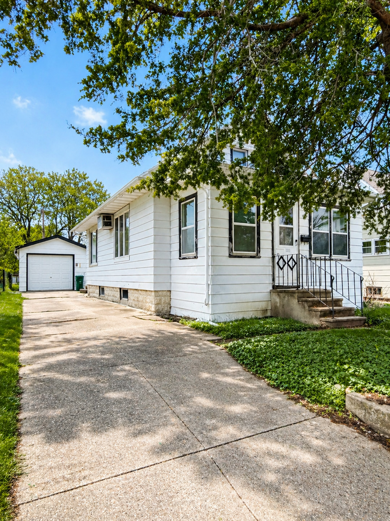 1320 N North Ave, Fairmont, MN 56031