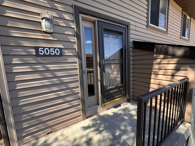 5050 147th St W, Apple Valley, MN 55124