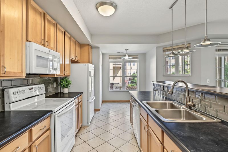 2405 39th Ave NE #205, Saint Anthony, MN 55421