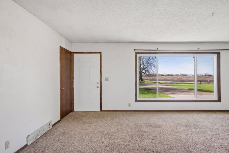 8550 40th St SW, Howard Lake, MN 55349
