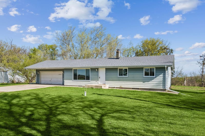 8550 40th St SW, Howard Lake, MN 55349