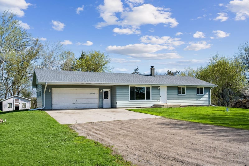 8550 40th St SW, Howard Lake, MN 55349