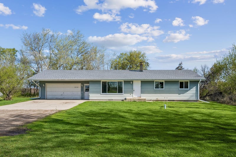 8550 40th St SW, Howard Lake, MN 55349