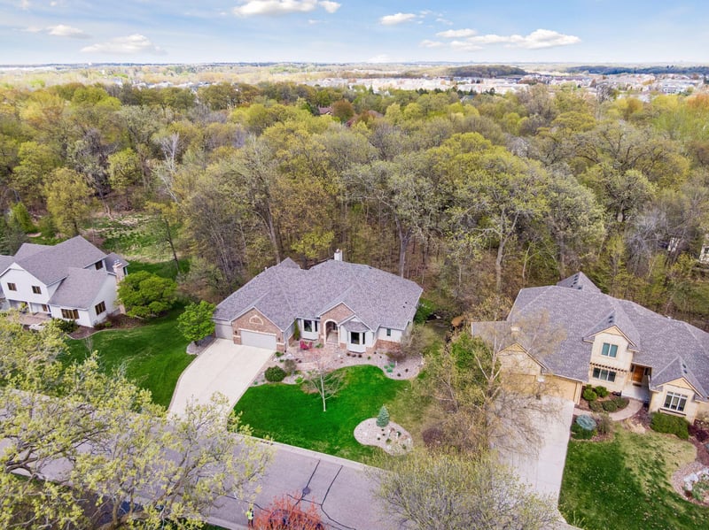 2865 Autumn Woods Dr, Chaska, MN 55318
