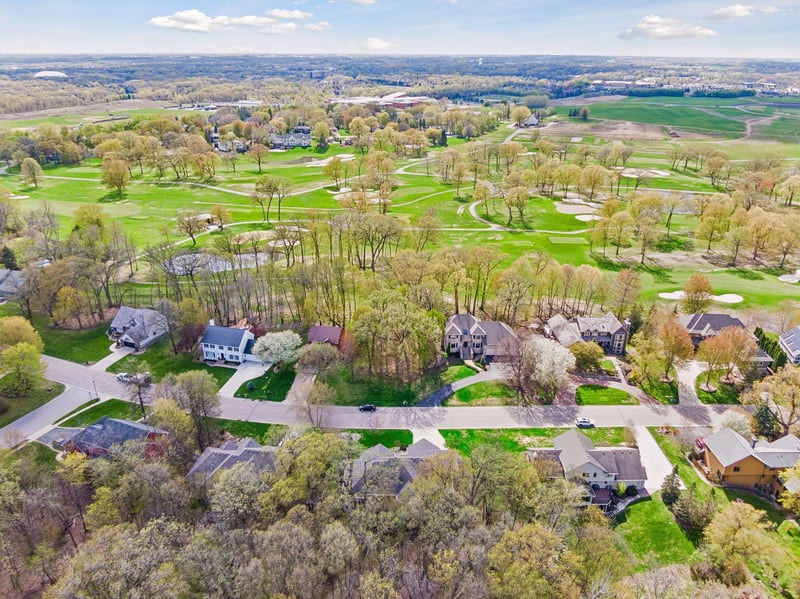 2865 Autumn Woods Dr, Chaska, MN 55318
