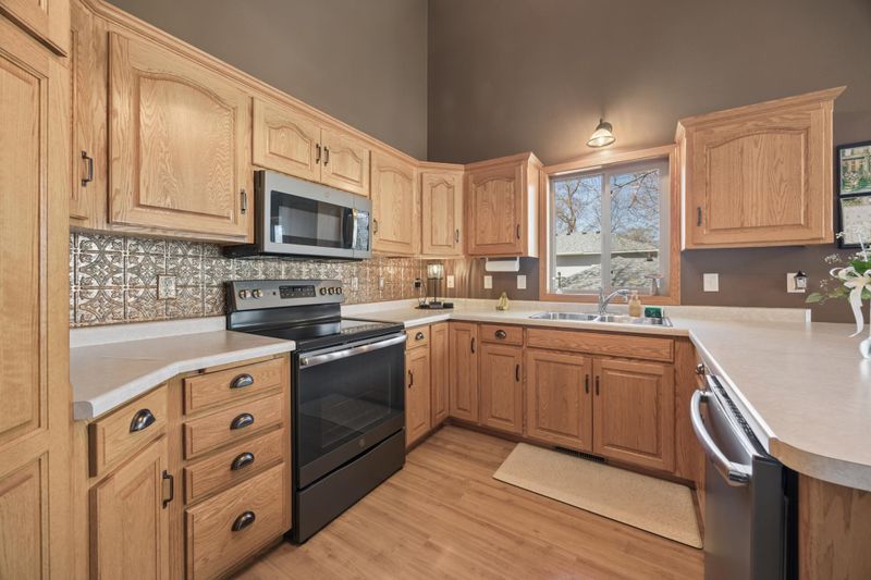1304 Eagle Ridge Dr, Saint Joseph, MN 56374