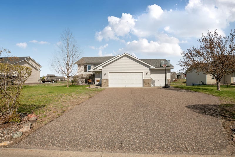 970 Isabella Ave, Clearwater, MN 55320
