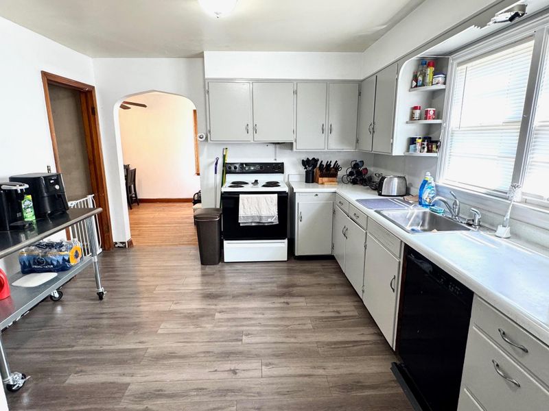 406 3rd St NE, Roseau, MN 56751