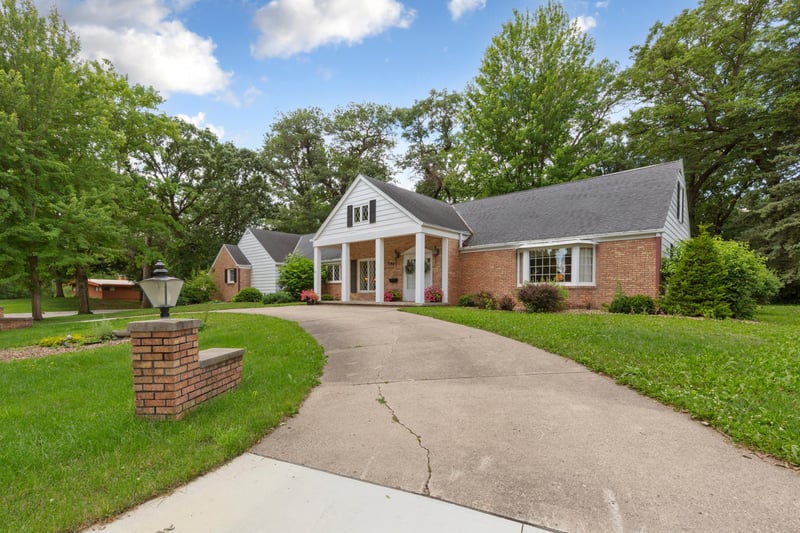 2100 Linn Dr, Owatonna, MN 55060