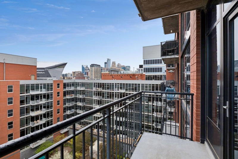 215 10th Ave S #805, Minneapolis, MN 55415