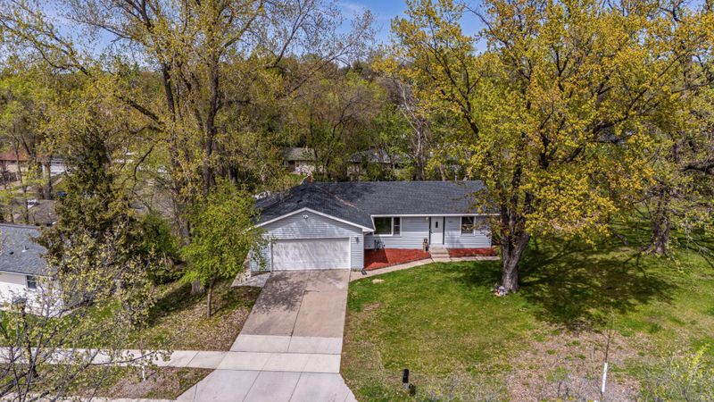 1529 Hudson Rd, Saint Paul, MN 55106