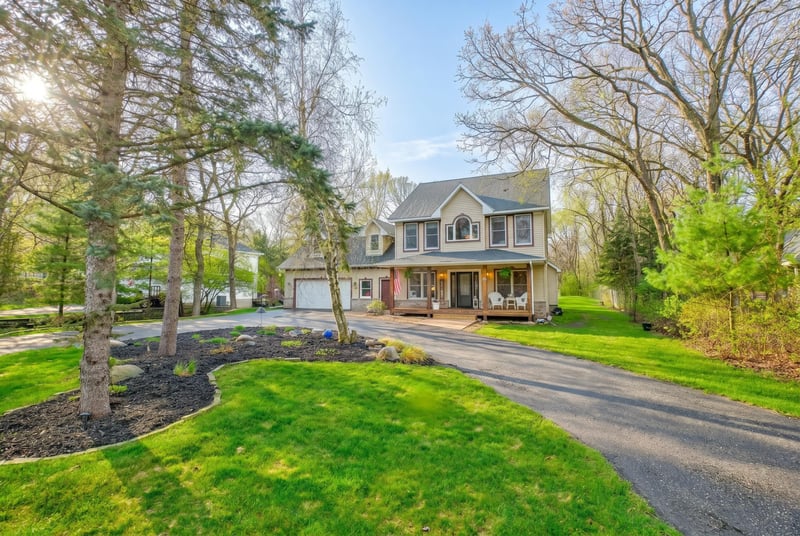 15 Baillon Ln, Saint Mary's Point, MN 55043
