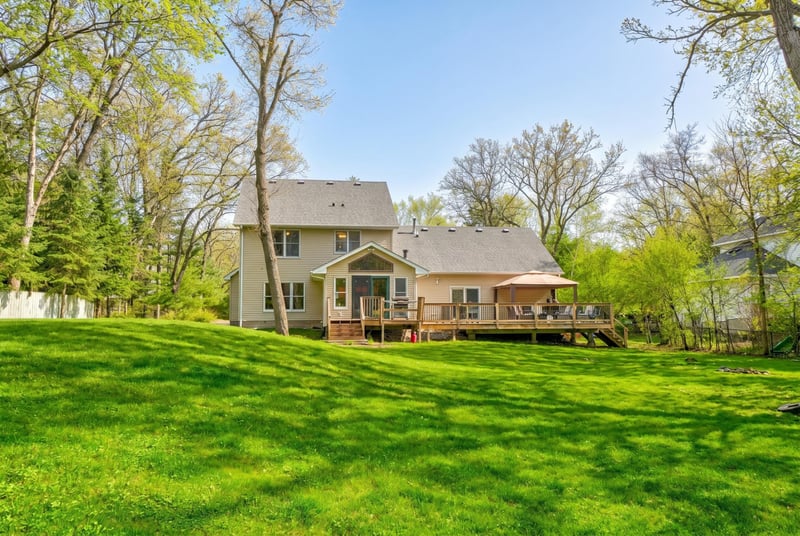 15 Baillon Ln, Saint Mary's Point, MN 55043